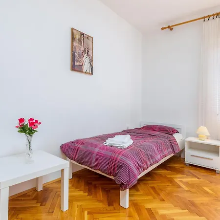 Διαμέρισμα Cozy In *